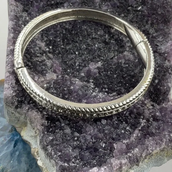 Elegant 7 1/2” Silver Magnetic Hinged Bangle Bracelet - Picture 5 of 6